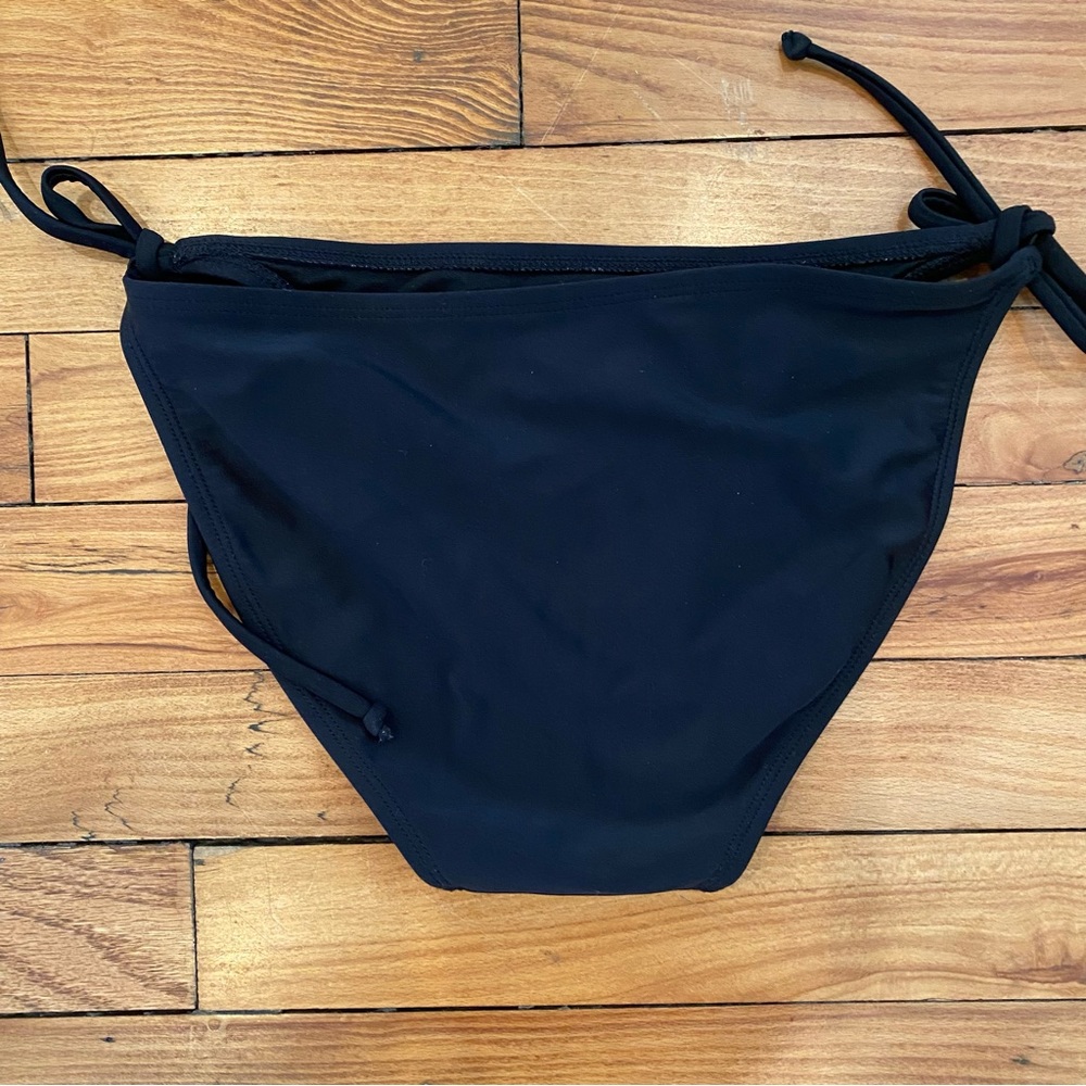 French Bikini - Picture 11 of 11